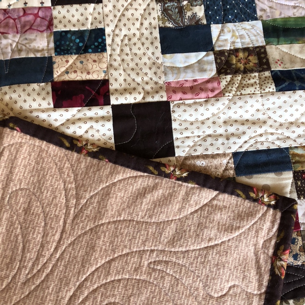 Quilt, small throw - Picture 4 of 4